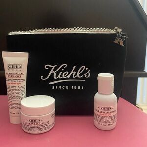 Kiehl’s Ultra Facial Set + Kiehl’s Zipper Bag
